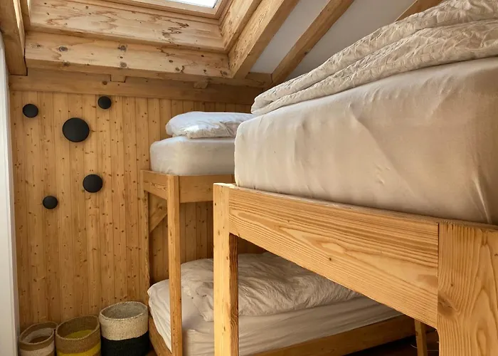 Verbier Sunny Apt, Fabulous View & Balcony, Sleeps 8