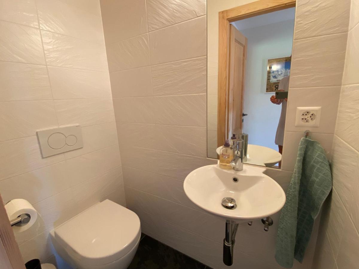 Sunny Apt, Fabulous View & Balcony, Sleeps 8 Verbier