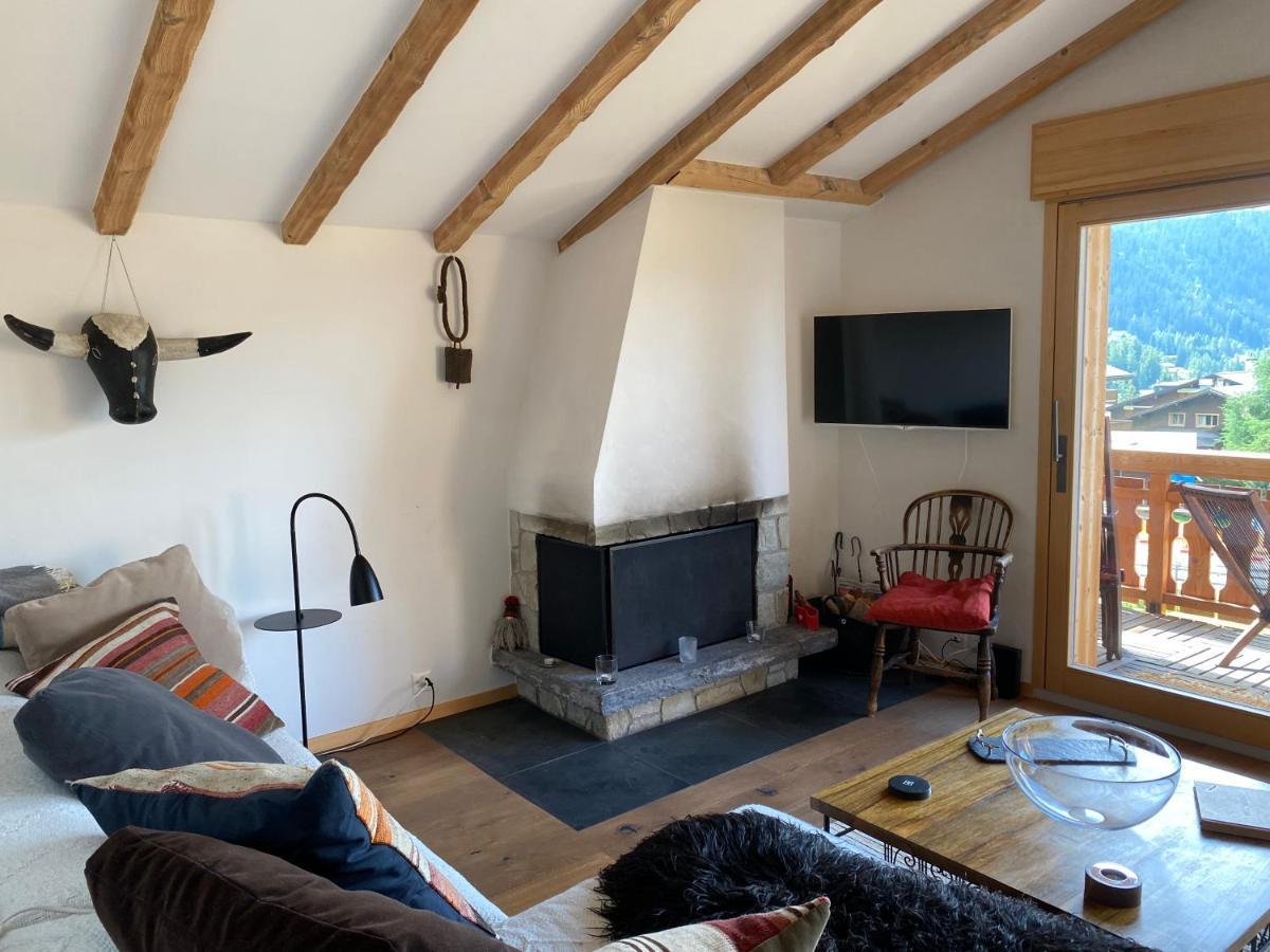 Sunny Apt, Fabulous View & Balcony, Sleeps 8
