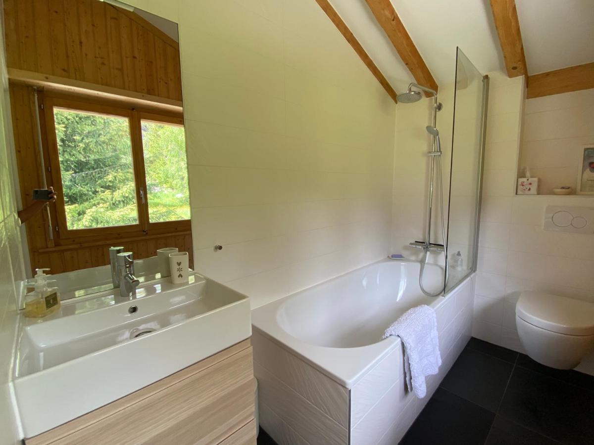 Sunny Apt, Fabulous View & Balcony, Sleeps 8